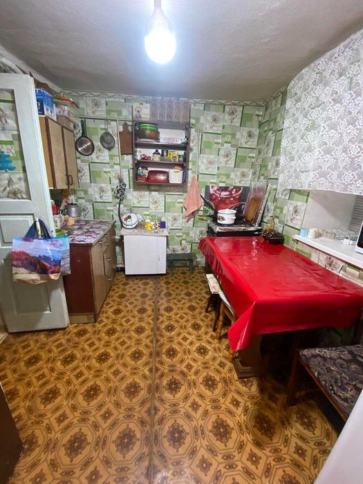 Терміново!Продам теплий будинок у центрі,з ділянкою 11 соток,газ,піч