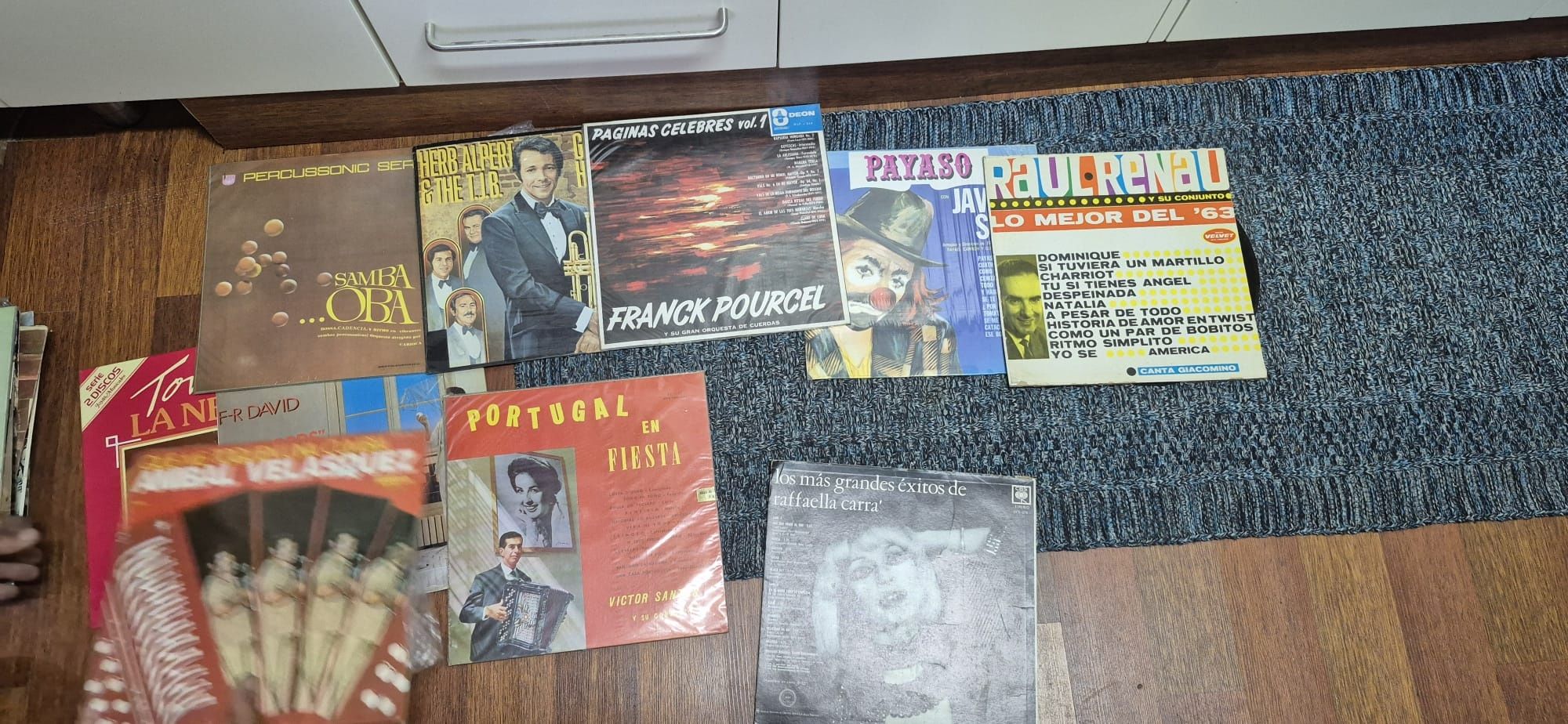 Vendo 150 discos de  vinil