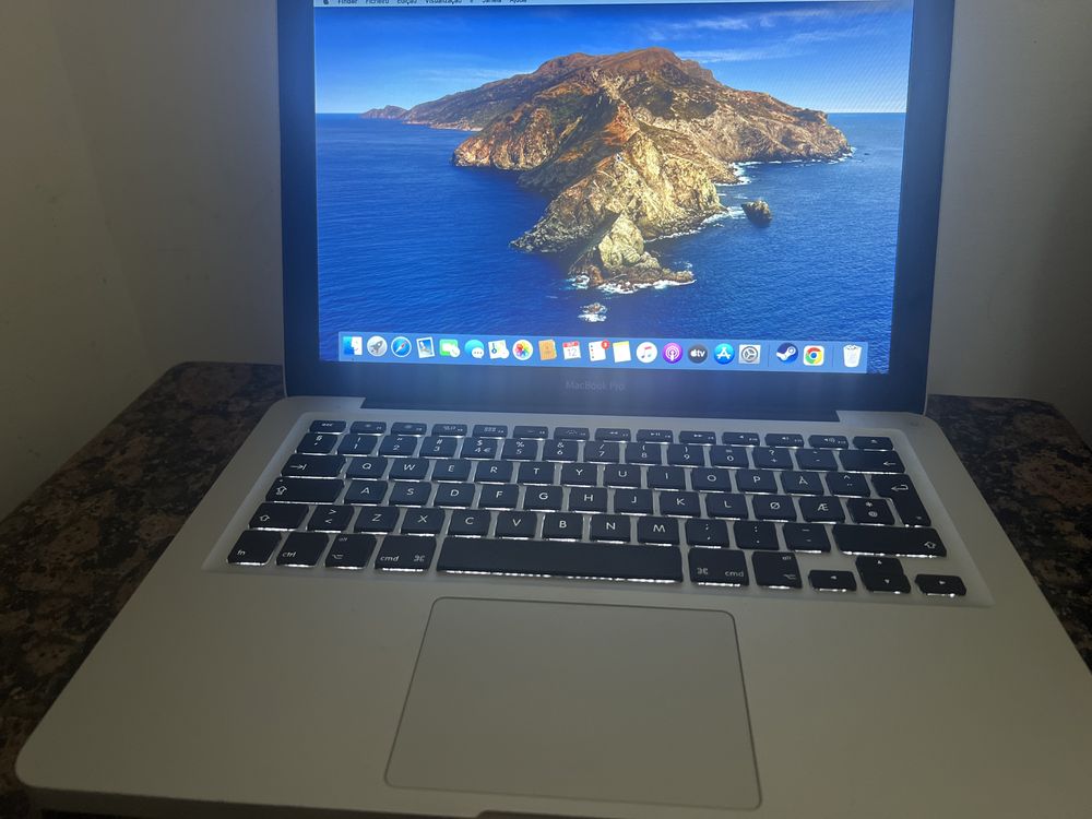 MacBook Pro 13   .