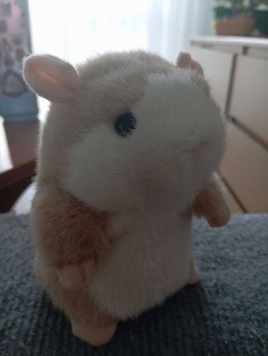 interaktywny gadający chomik brązowy  pluszowy powtarzający słowa