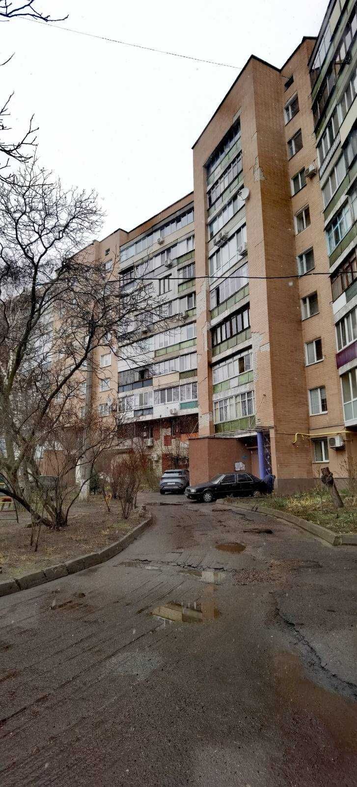 Продаж просторої 4-кімнатної квартири в центрі міста