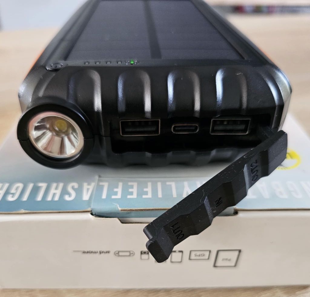 Powerbank z ładowaniem słonecznym