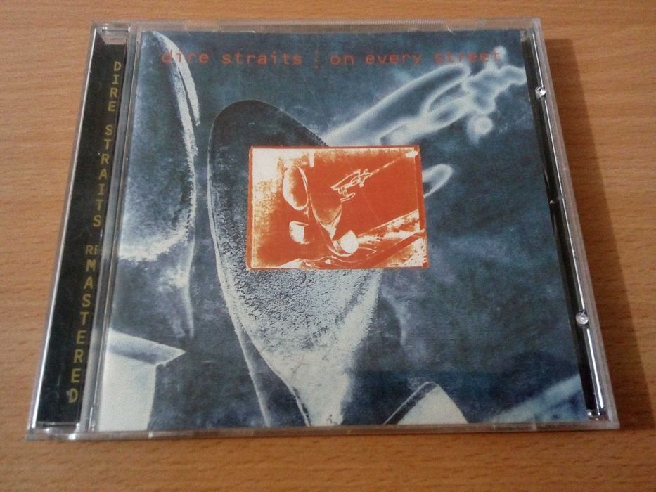 DIRE STRAITS - On Every Street