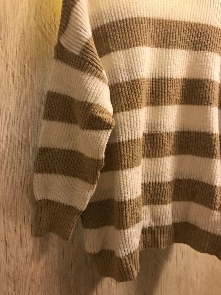 Malha Bershka às riscas