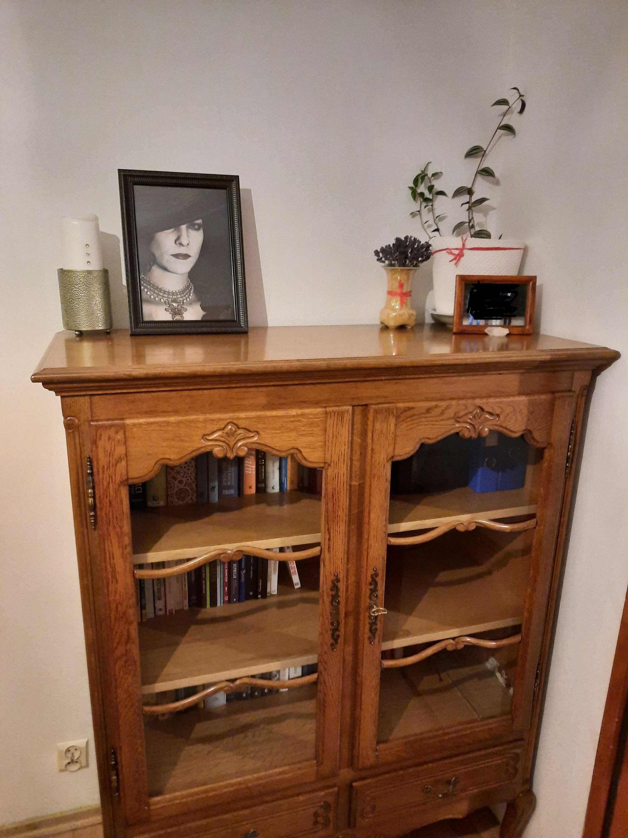 Biblioteczka w stylu ludwikowskim/witryna ludwikowska