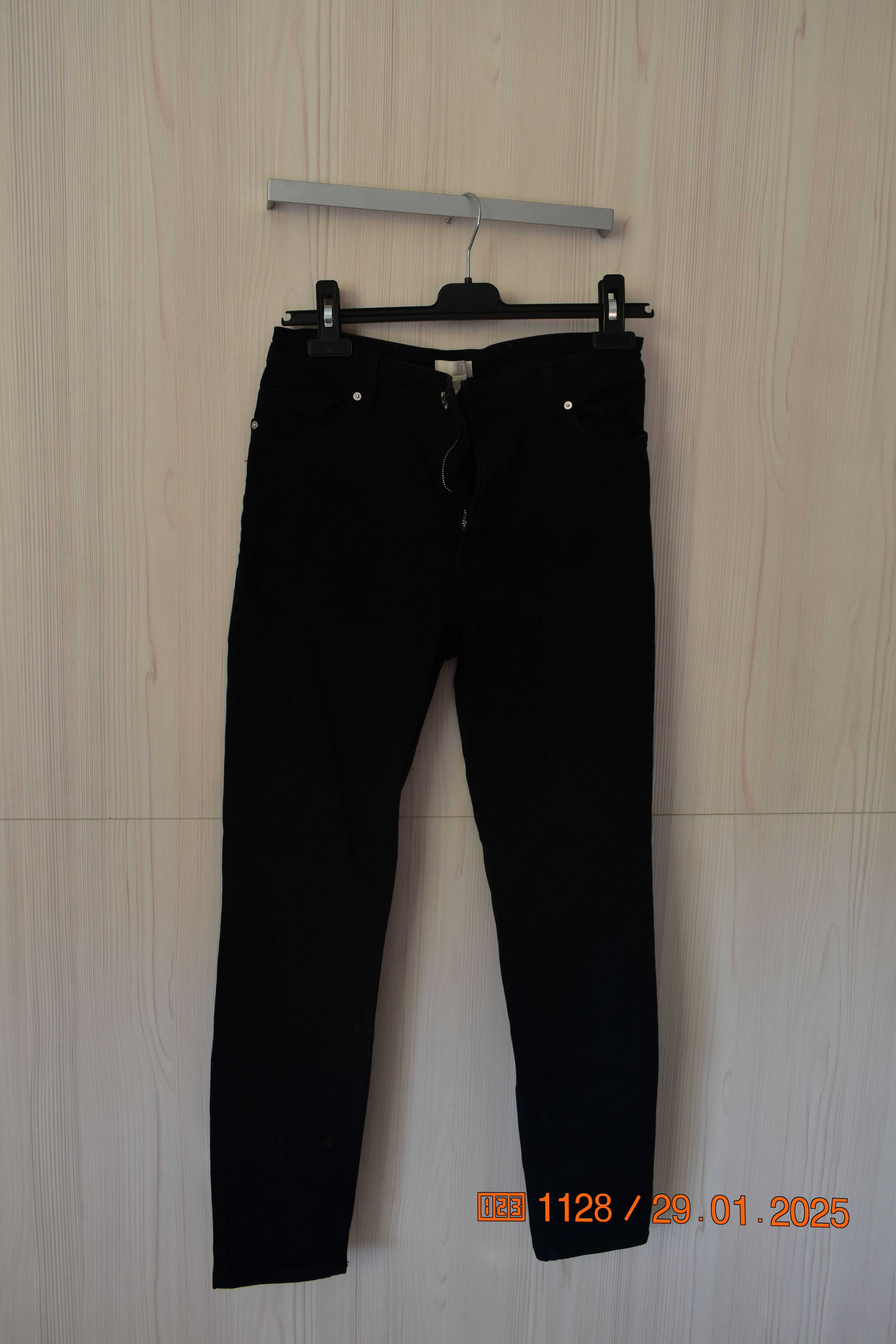 czarne jeansy damskie
