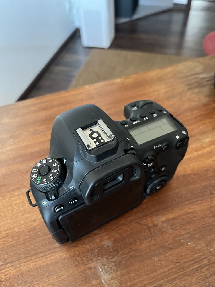 Canon 6d mark 2, canon 50mm 1.8, canon 35mm 2.0, helios 44m plus lampa