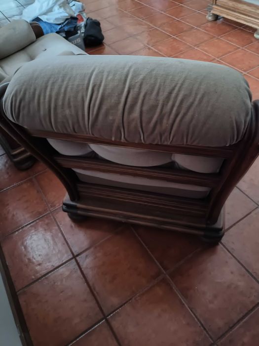 Vendo sofás e outros para desocupar