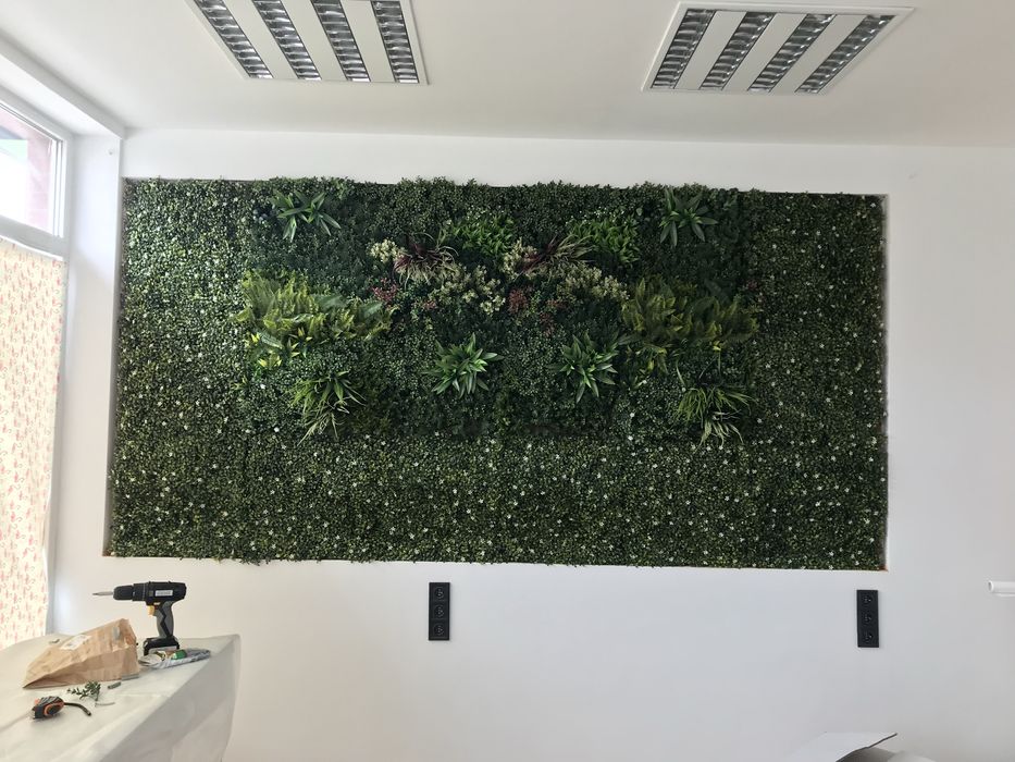 Dekoracyjna trawa na ścianie