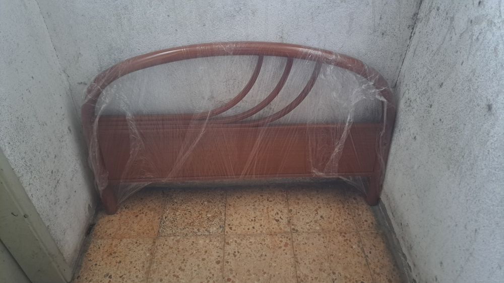 Vendo cama individual em madeira