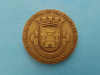 Medalhão comemorativo dos 50 anos da Ponte Marechal Carmona