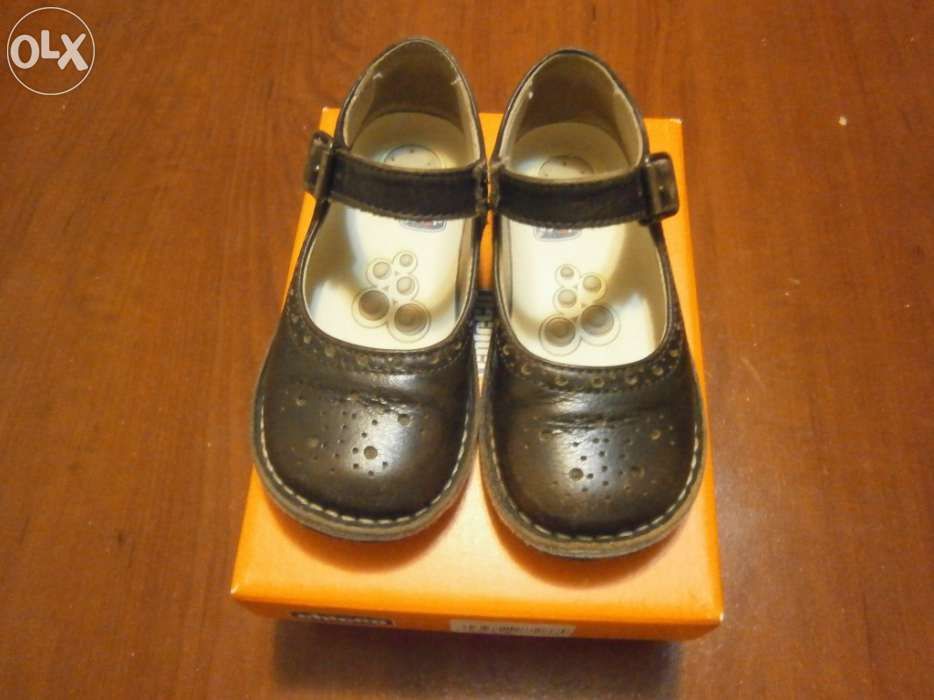 Sapatos castanhos em pele chicco