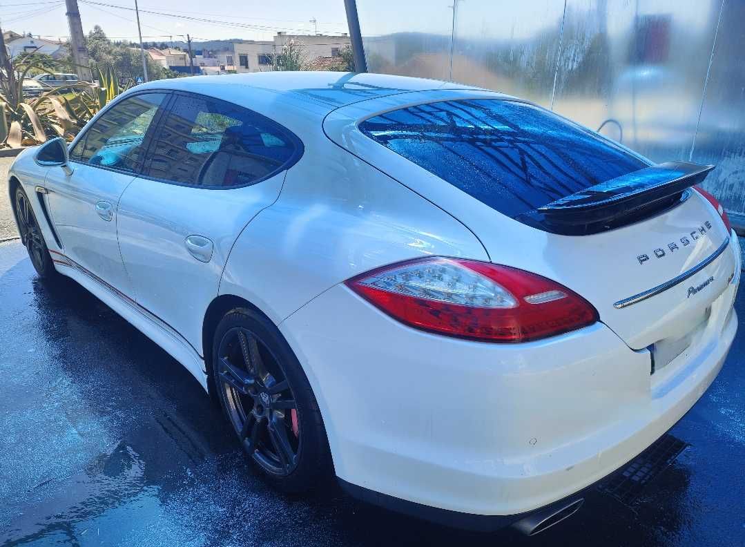 Porsche Panamera Black Edition