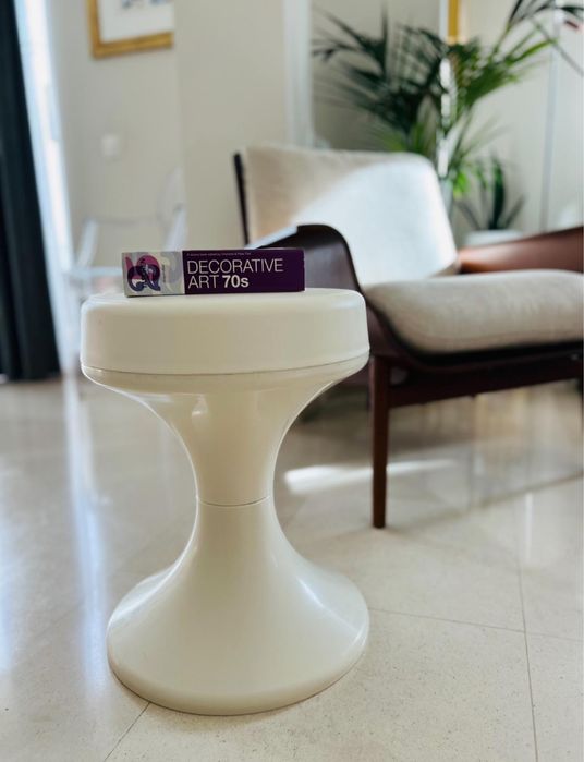 Banco branco space age