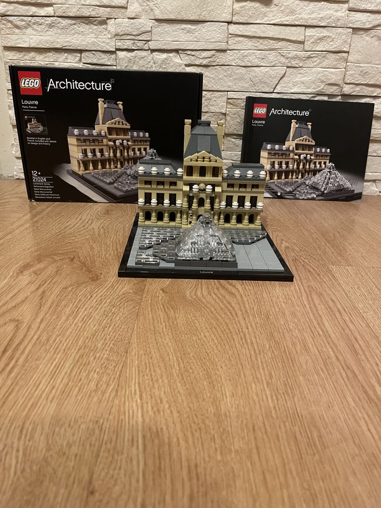 Lego architecture 21024 louvre