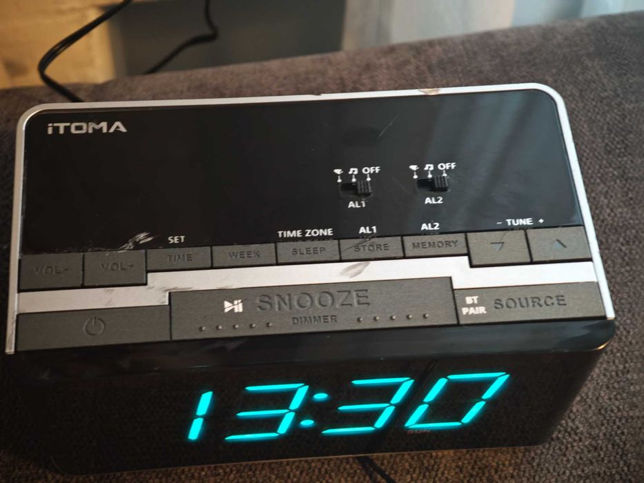 Cyfrowy budzik radiowy z głośnikami , bluetooth , radiem fm