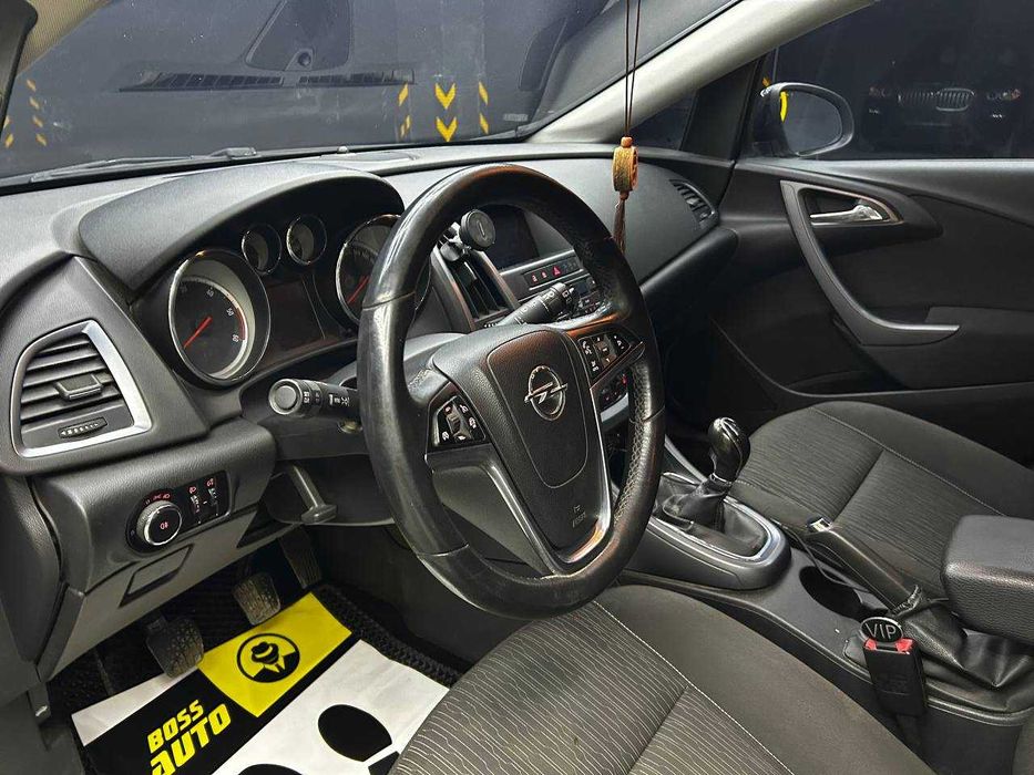 Opel Astra Sports Tourer 2013