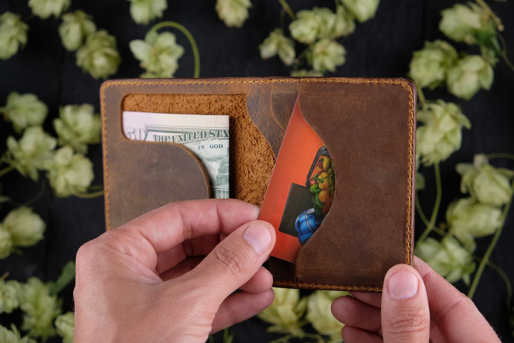 Шкіряний гаманець ручної роботи мінімалістичний стиль персоналізація