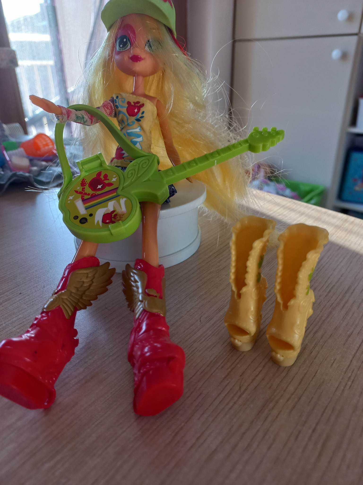 lalka Applejack i gitara