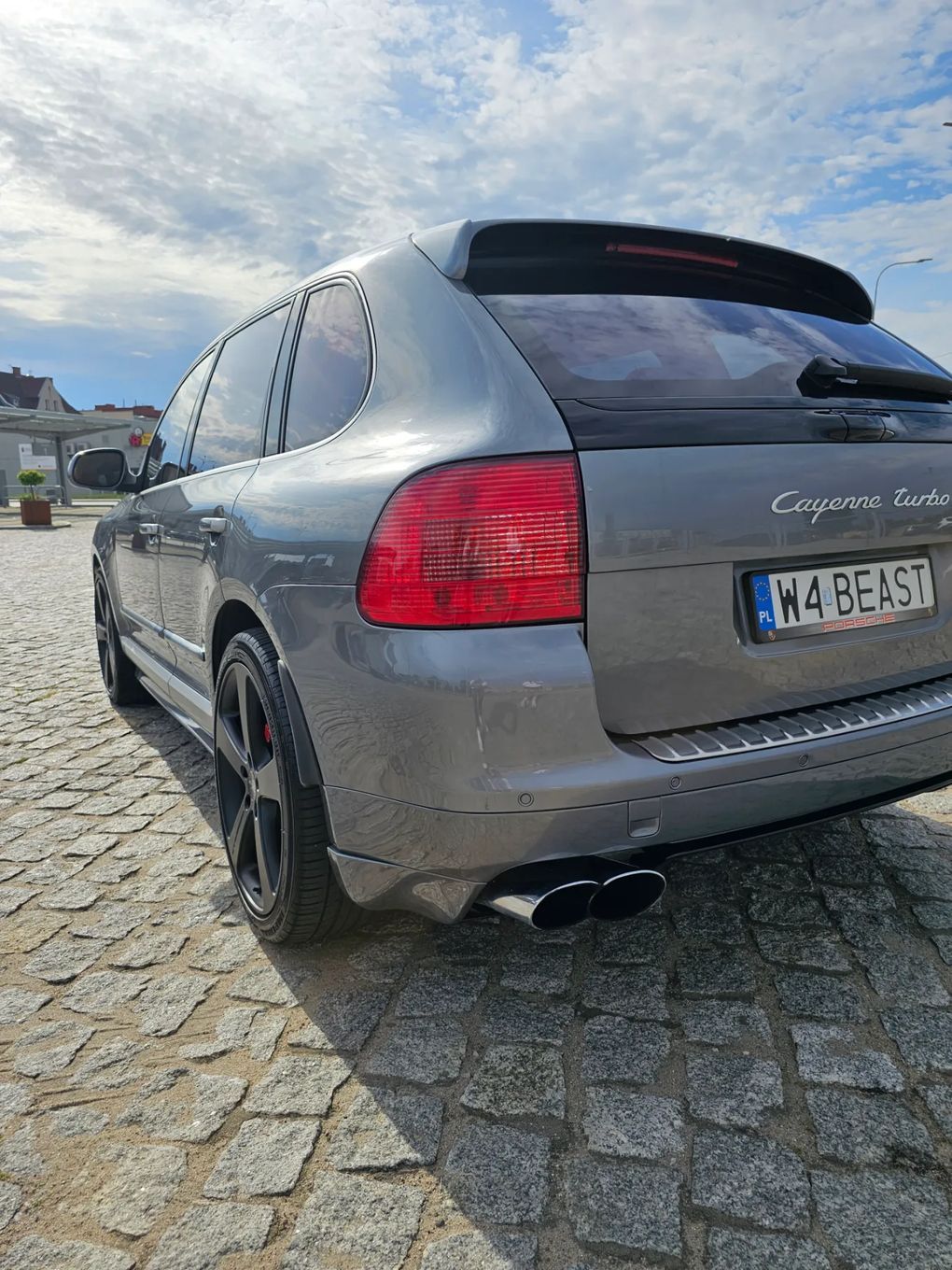 Porsche Cayenne Salon Polska, wydech Techart, koła Gemballa zadbany