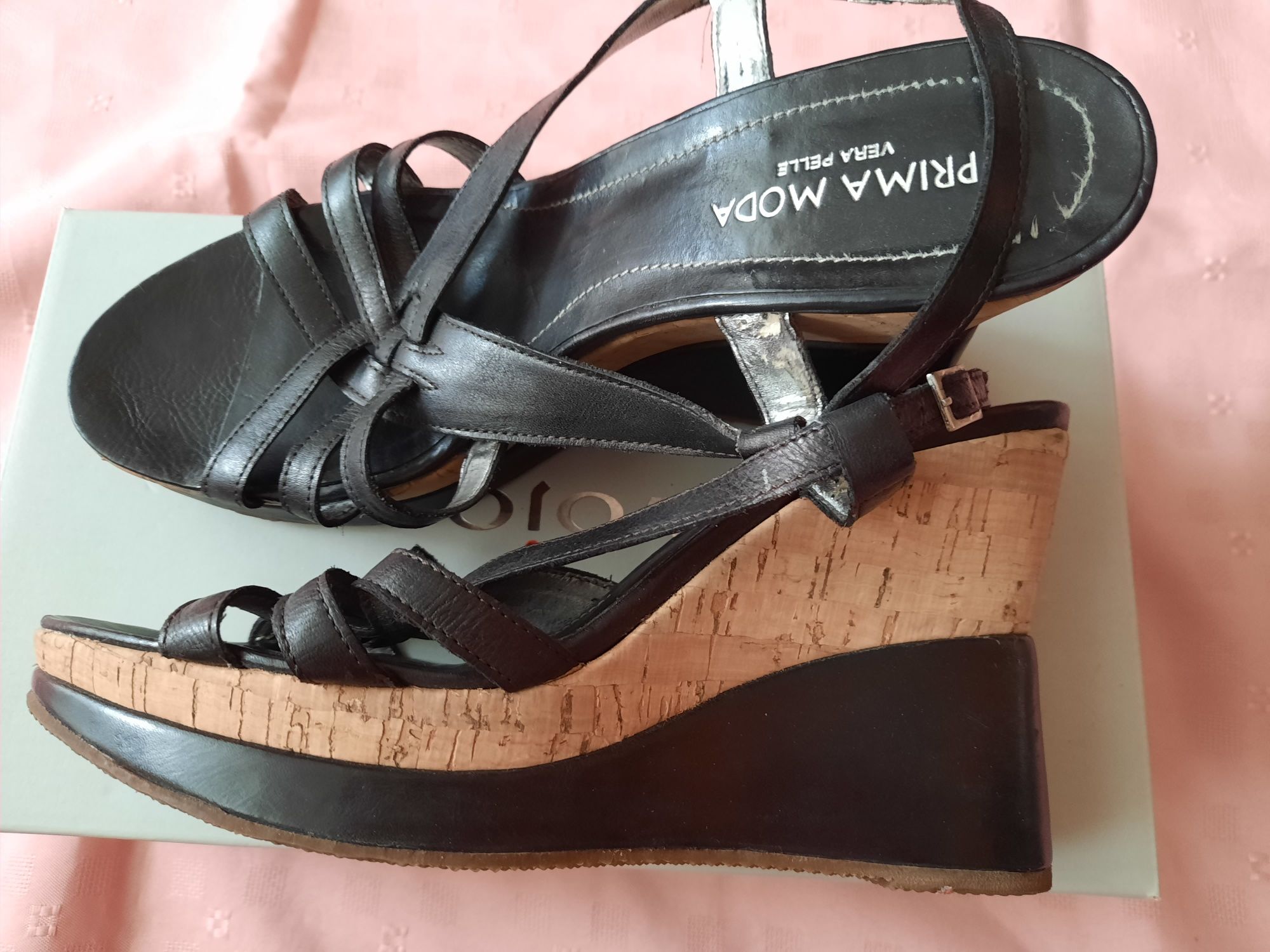 Czarne skorzane sandalki na koturnie F. Primo Moda R. 39