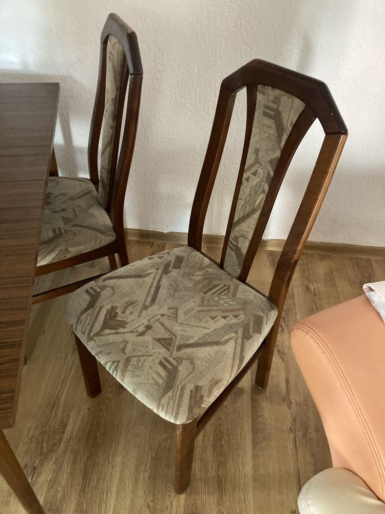 4 krzesla do stolo stan bardzo dobry !