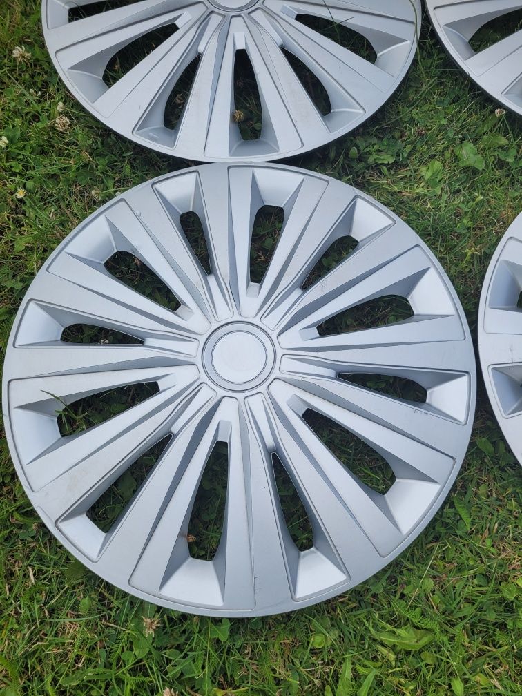 Kołpaki 16" uzywane w b.dobrym stanie