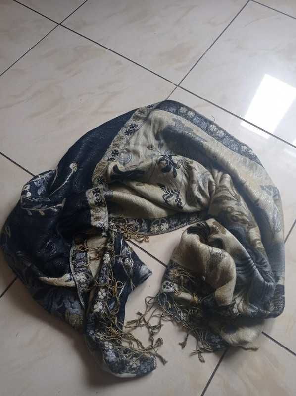 Czarno- złoty szal Pashmina 100%