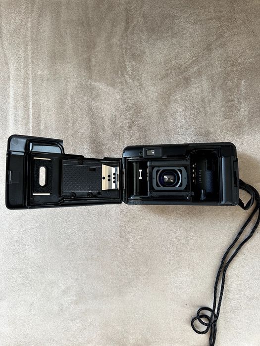 Продам плівковий фотоапарат Olympus Superzoom 105G