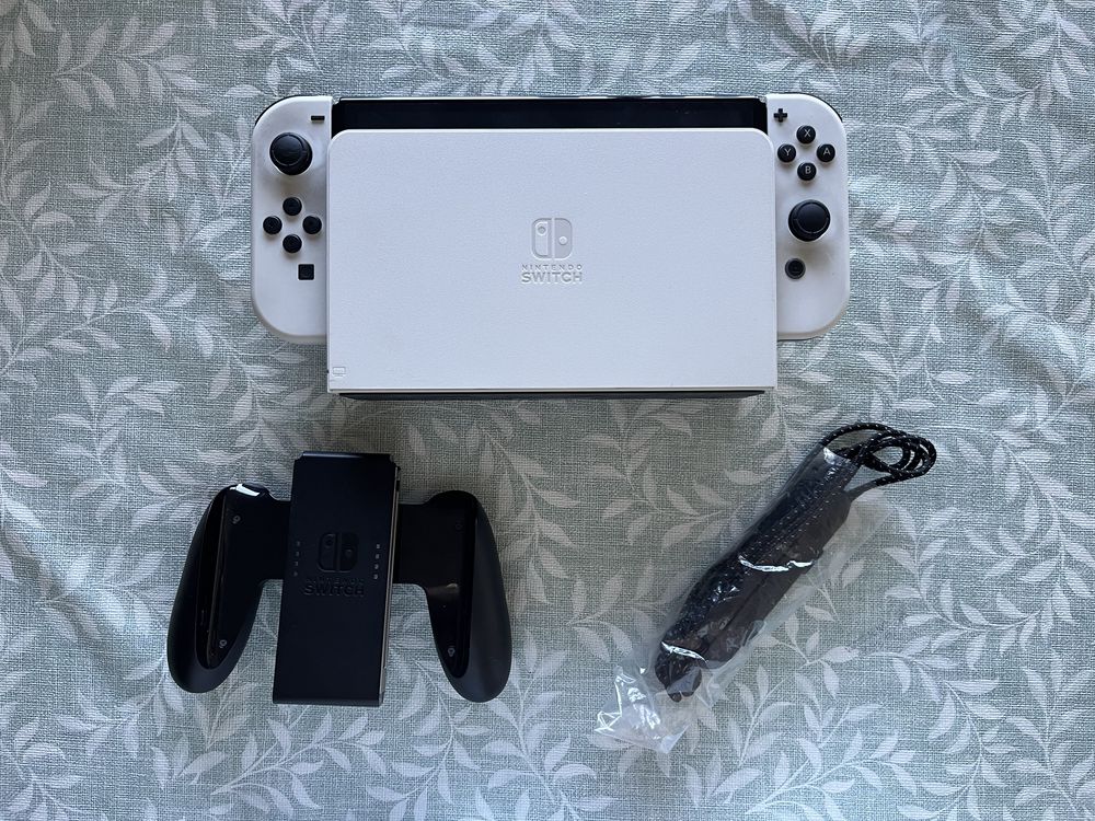 Nintendo Switch OLED - Desbloqueada, com caixa e acesssórios