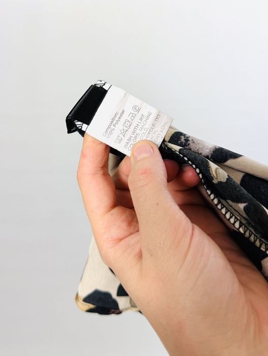 Czarna sukienka z dzianinową górą i rozkloszowanym dołem w panterkę