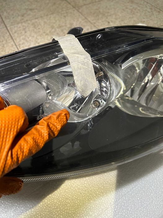 Farol otica Ford fiesta esquerda