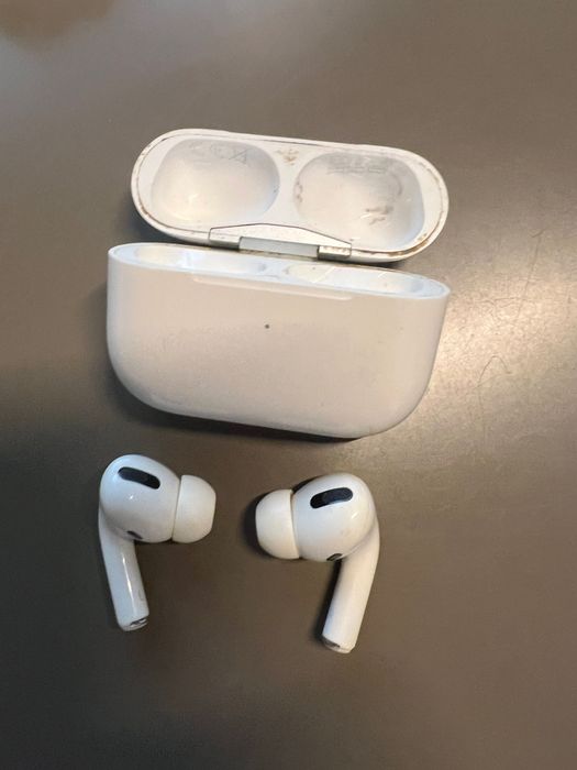 AirPods Pro (1ª geração) com estojo wireless – para peças ou reparação