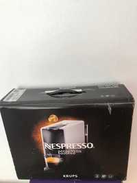 Máquina Café Nespresso Essenza Mini Krups nova, 20€