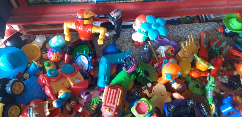 Conjunto Grande de Brinquedos Diversos