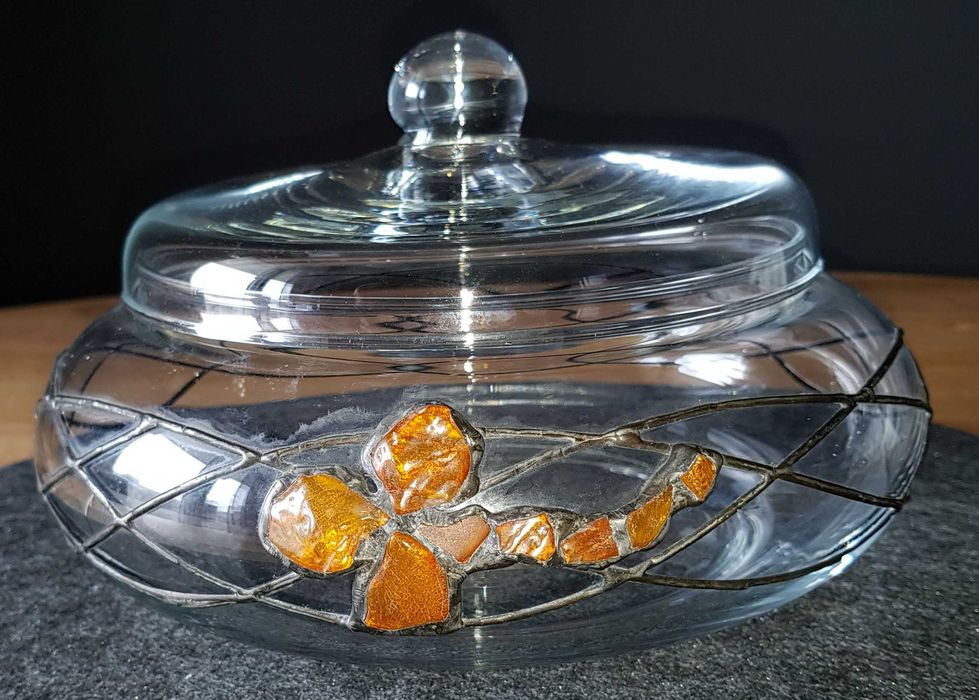 Szklana patera - waza z bursztynami