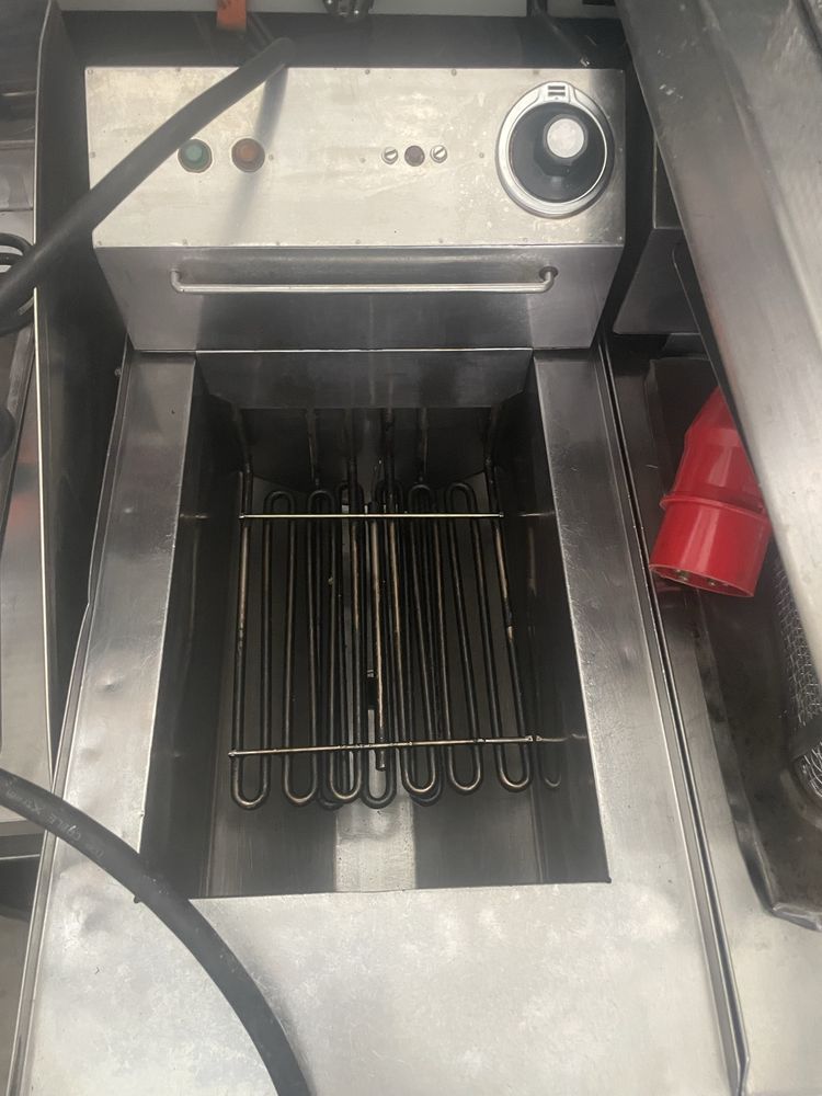 Fritadeira eletrica de 10 litros com móvel - Seminova
