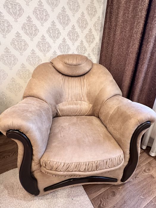 Продам мебель диван +2 кресла