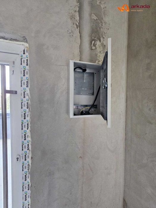 Унікальне комерційне приміщення з терасою  ,вигляд на міське озеро