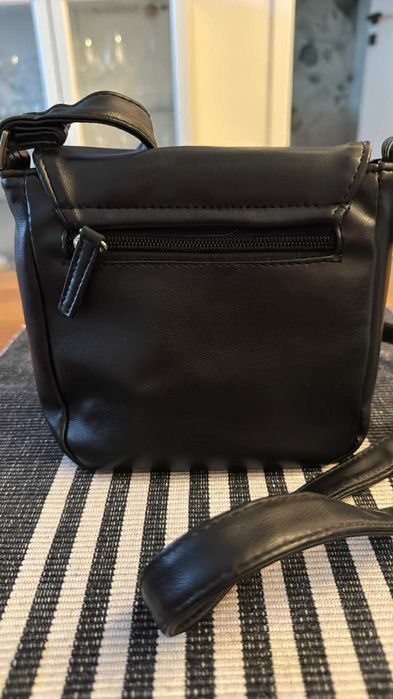 Torebka czarna listonoszka kokarda