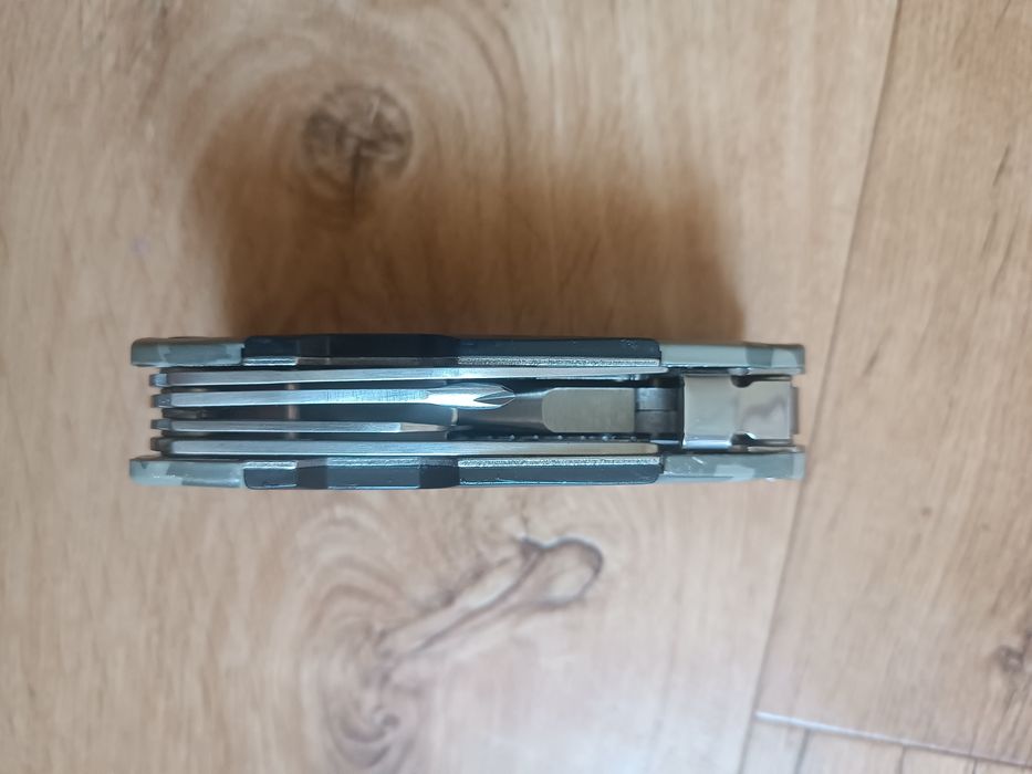 Продам мультитул пиксель Traveler