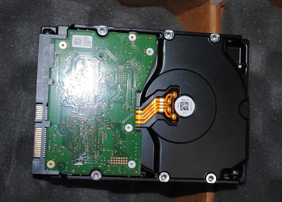 Жорсткий диск 3.5" SATA 2TB HUS726020ALA610
