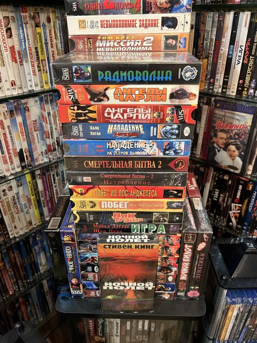 Відеокасети з різними фільмами