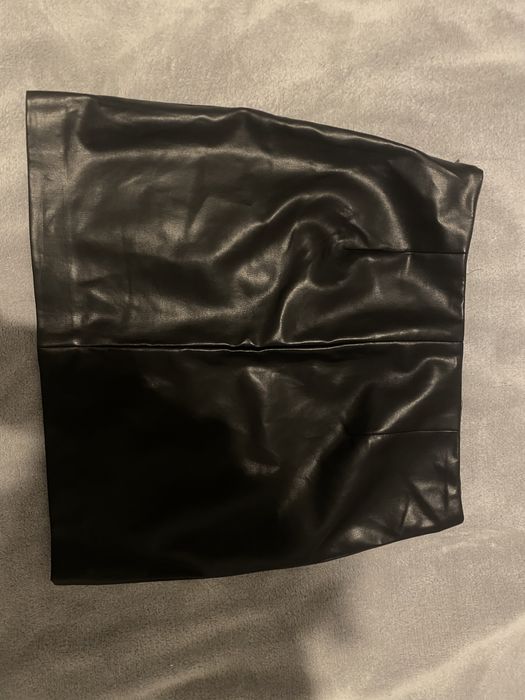 Спідниця з еко-шкіри