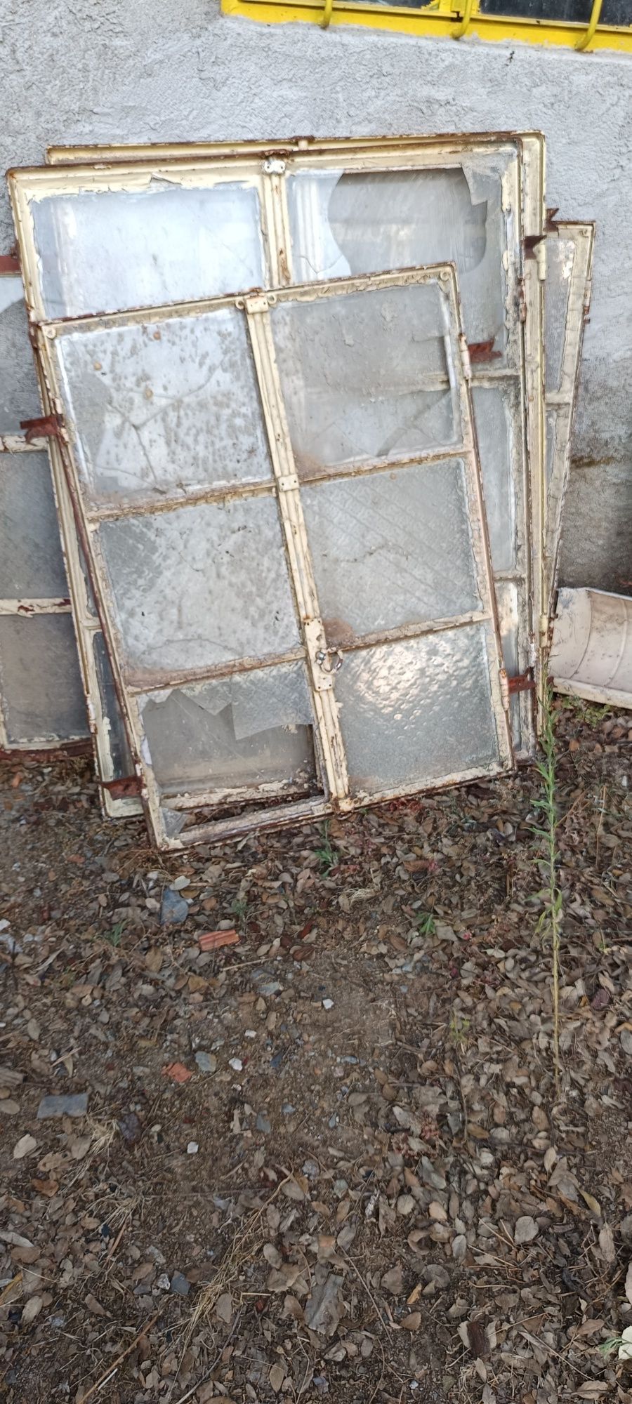 Janelas antigas em ferro