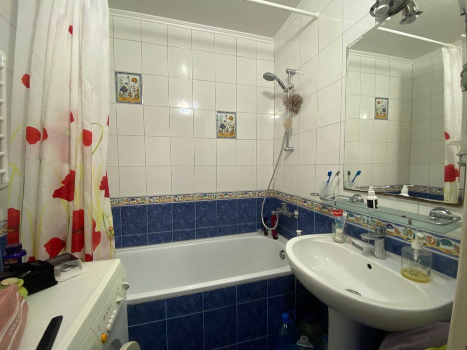 Продається трикімнатна квартира Центр. Сертифікат