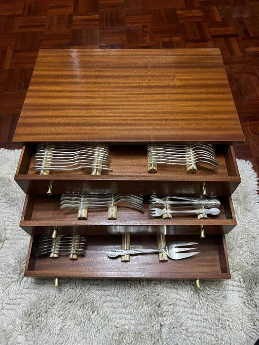 Faqueiro Vintage "Stainless Korea" com Caixa de Madeira Maciça