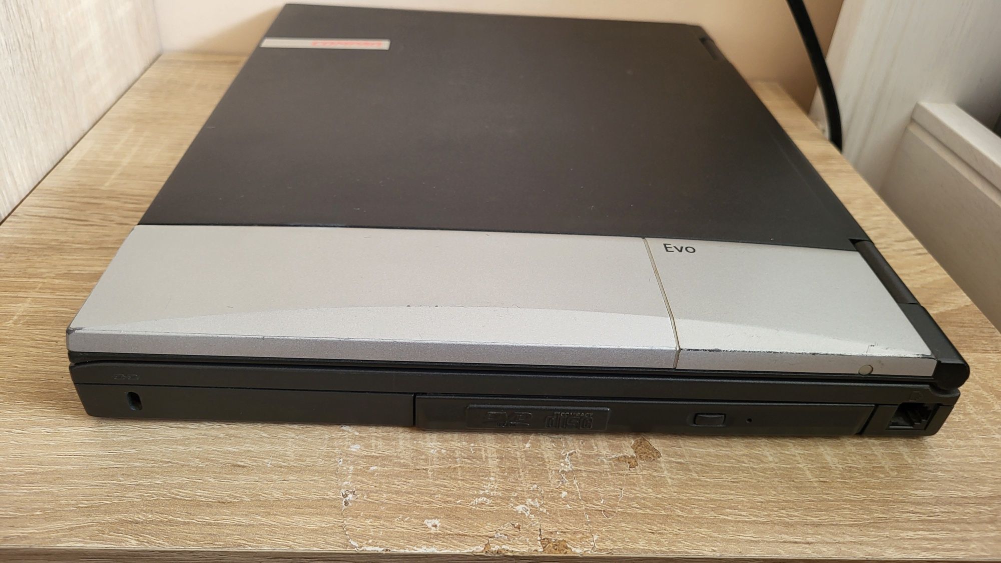 Retro laptop compaq evo n600c