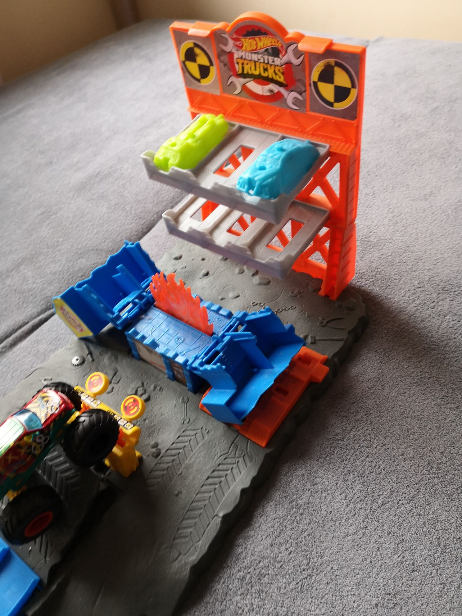 Hot Wheels Monster Track  tor