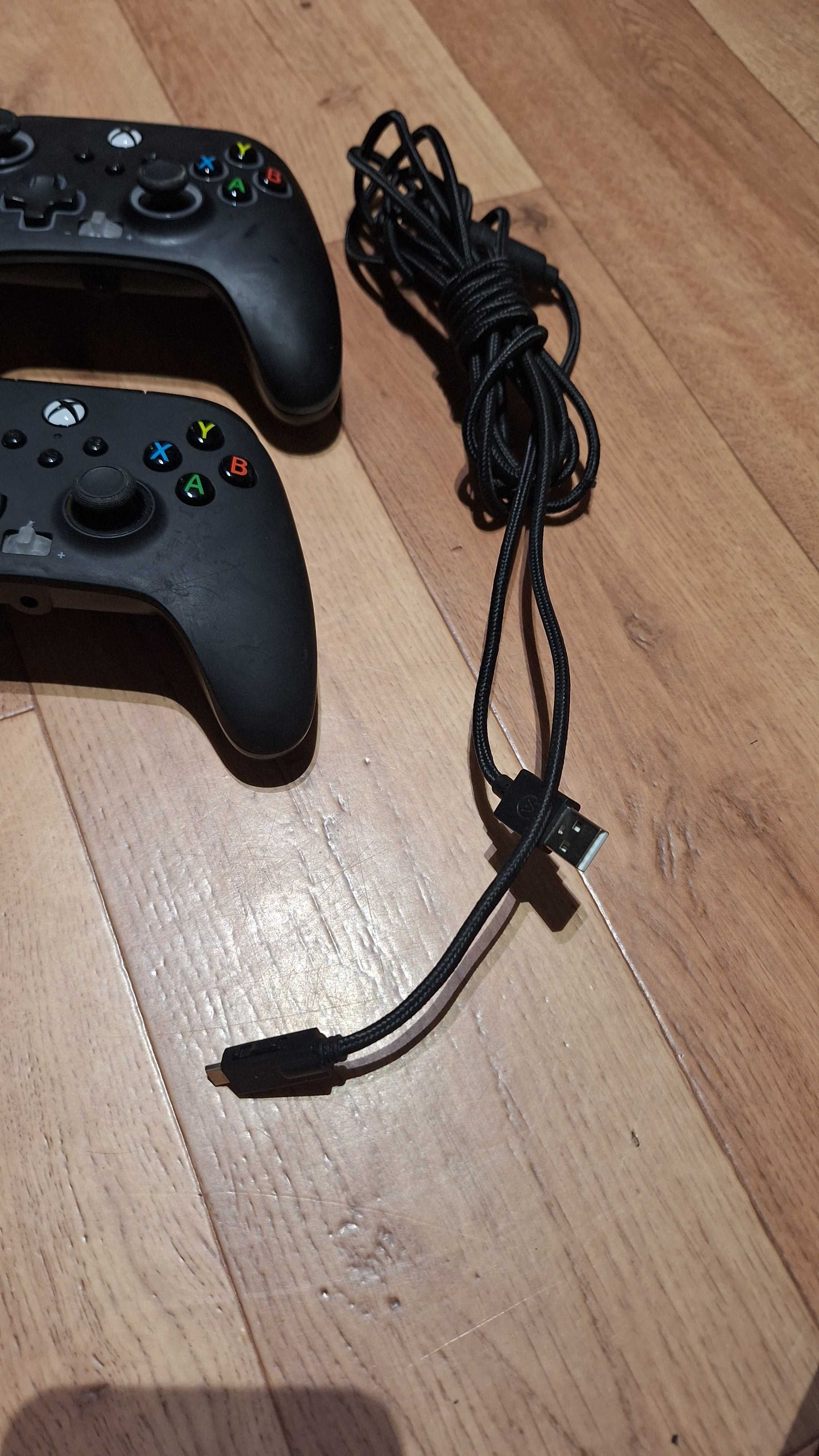 Pady przewodowe PowerA czarne do xbox one series PC komplet